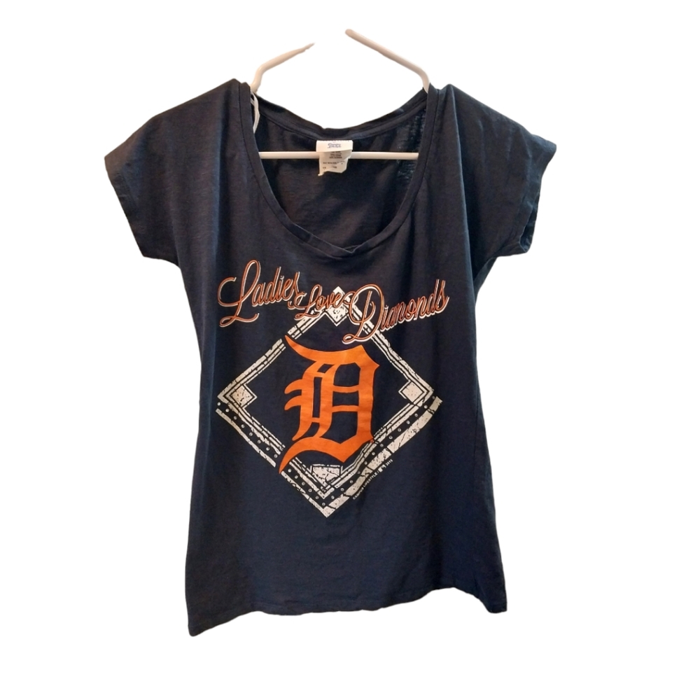 Women's size small Detroit tigers v-neck tshirt